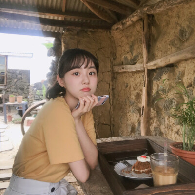 ins：pp__swan
参演韩剧学校2017的小姐姐 超喜欢她