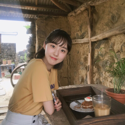 ins：pp__swan
参演韩剧学校2017的小姐姐 超喜欢她