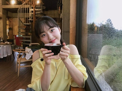 ins：pp__swan
参演韩剧学校2017的小姐姐 超喜欢她