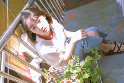 ins：pp__swan
参演韩剧学校2017的小姐姐 超喜欢她