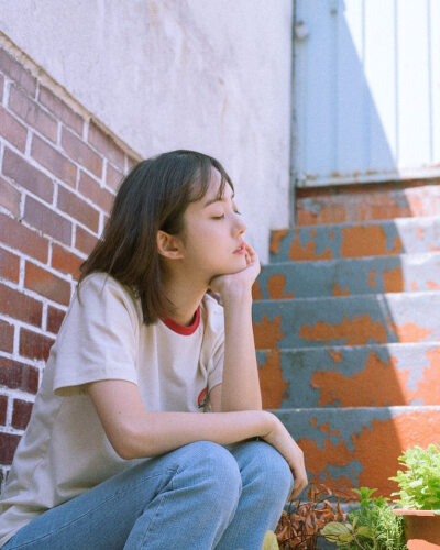 ins：pp__swan
参演韩剧学校2017的小姐姐 超喜欢她