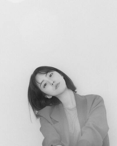 ins：pp__swan
参演韩剧学校2017的小姐姐 超喜欢她