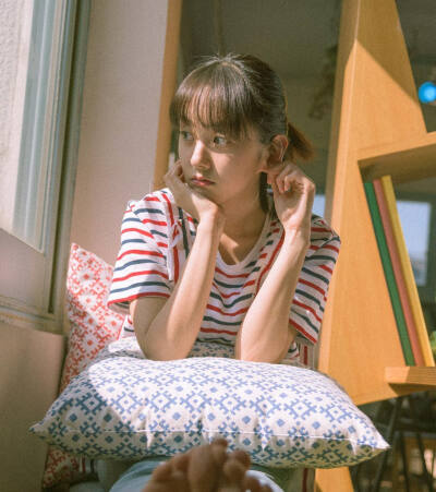 ins：pp__swan
参演韩剧学校2017的小姐姐 超喜欢她