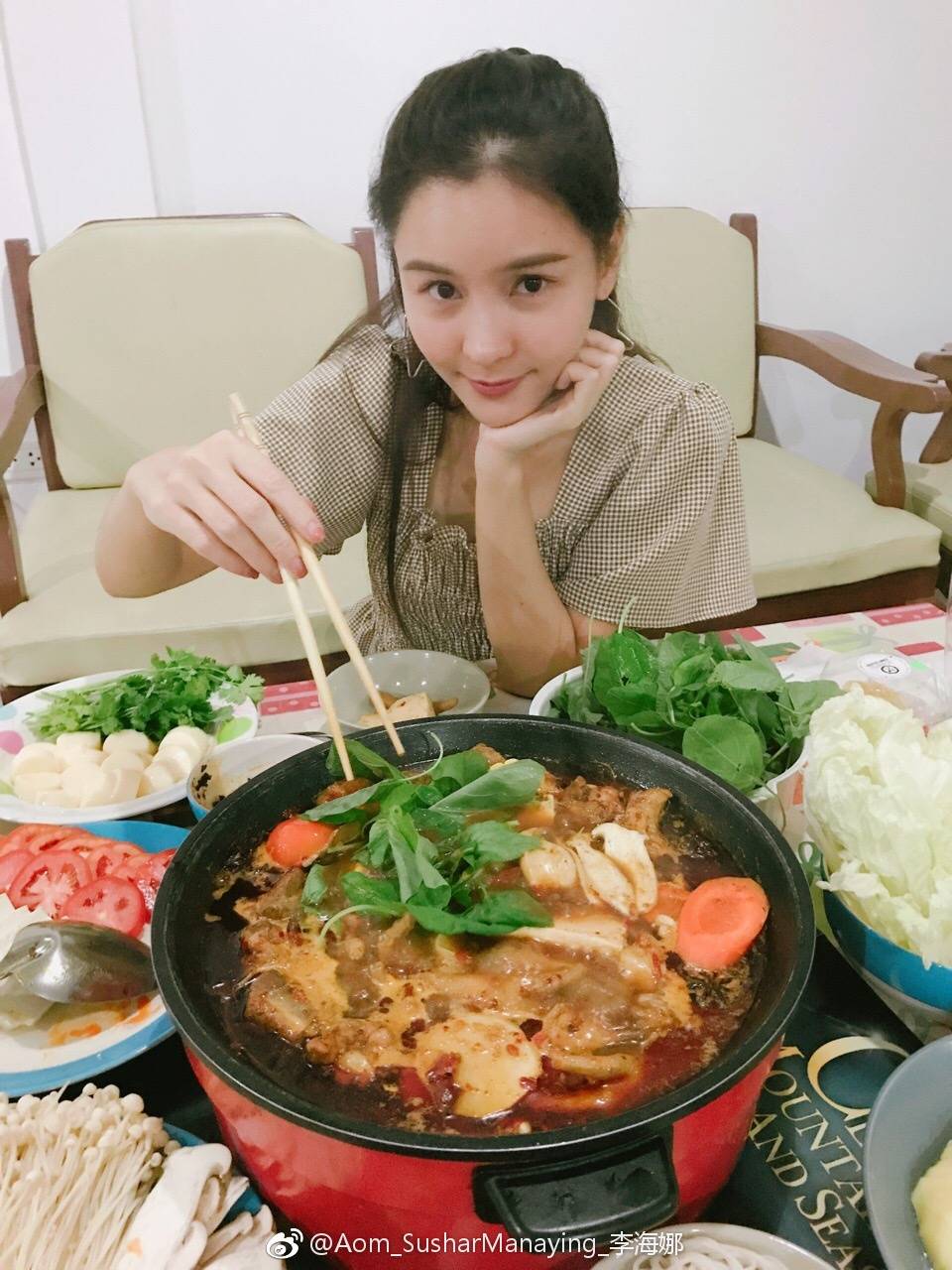 aom 微博