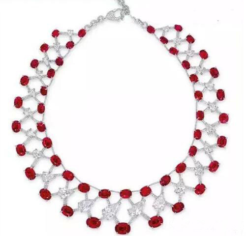 緬甸天然鴿血紅紅寶石項鍊，紅寶石共重120克拉，Etcetera設計
成交價：港元100,360,000