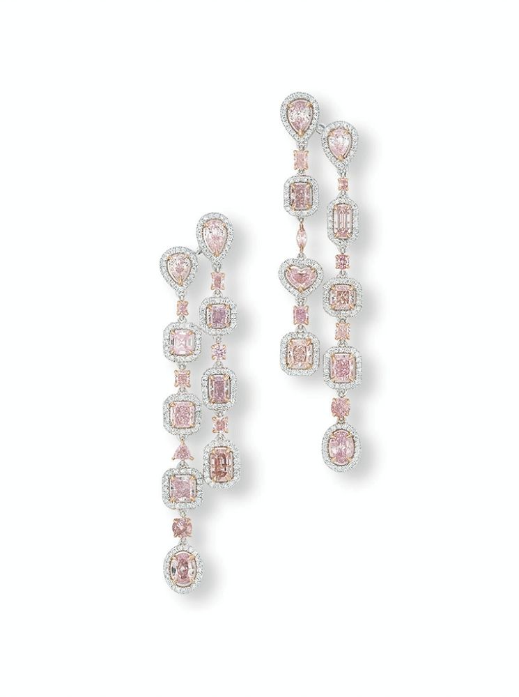 Each suspending a cascade of vari-cut pink diamonds within a pavé-set diamond surround to the pink diamond accents，mounted in 18k white and rose gold，7.0 cm long Accompanied by thirty-two reports from the Gemological Institute of America stating that the thirty-two vari-cut diamonds weighing from 0.