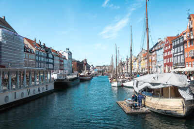 安徒生的创作童话的地方——新港。摄于哥本哈根。
——2017.8.29