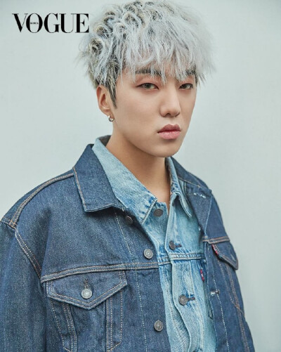 #WINNER#【消息】Levi's官方脸书账号更新相关：VOGUE KOREA 9月刊中展现的WINNER的DENIM LOOKLives的“style流行文书”从#宋旻浩#到#WINNER#！以机车夹克来展现每个人不同风格的WINNER成员们 #LiveInLevis##Levis_Ko…
