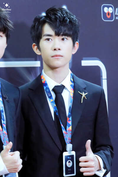 #易烊千玺 #TFBOYS 一直播心动一下明星盛典 高清 帅气