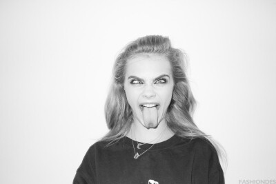 CaraDelevingne抽抽