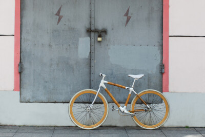 katewood 荷兰原创手工品牌木质竹制死飞 fixie 设计https://shop162973184.taobao.com/index.htm?spm=2013.1.w5002-14610906369.2.4b556901GyAk4u
