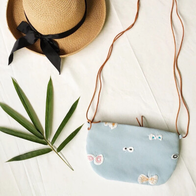 手工刺绣蓝色蝴蝶小挎包