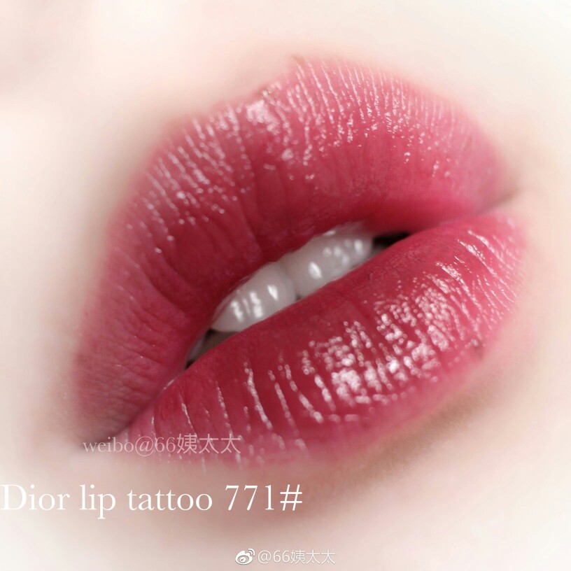 || DIOR ADDICT LIP TATTOO
DIOR染唇液771
是这个系列我买的第一支颜色 一见钟情
像是喝完红酒桑格利亚在嘴巴上留下的颜色
樱桃浆果红 超级显白
质地水润 涂上去有感觉到凉凉的薄荷感
干了之后不掉色 非常！持久！所以卸的时候要稍微注意卸干净
@66姨太太