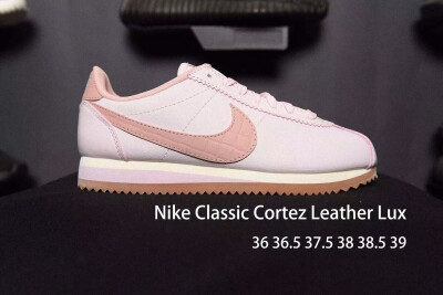 公司级260！
耐克 Nike Classic Cortez Leather Lux，阿甘经典系列跑鞋，公司级真标带半码。