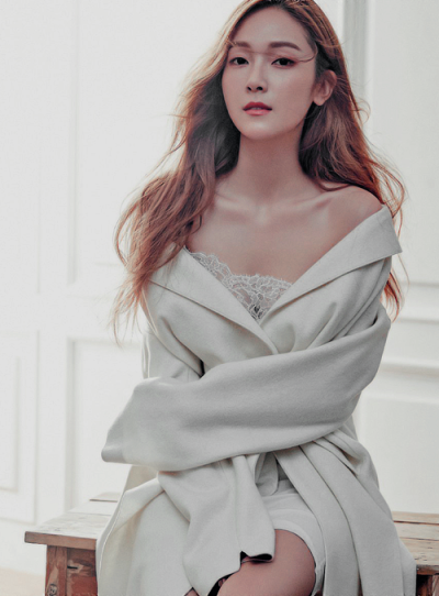 郑秀妍（Jessica Jung），1989年4月18日出生于美国加利福尼亚州旧金山市，韩国女歌手、演员、设计师。