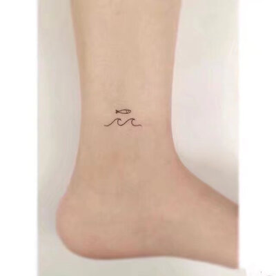  脚腕上的极简 Mini Tattoo ​​​​