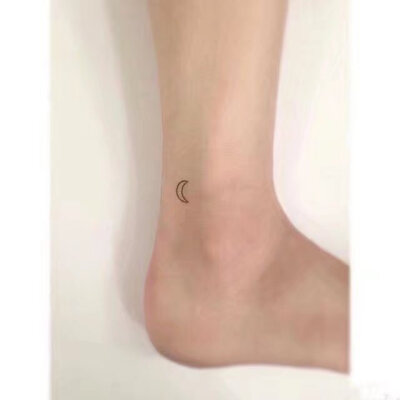  脚腕上的极简 Mini Tattoo ​​​​