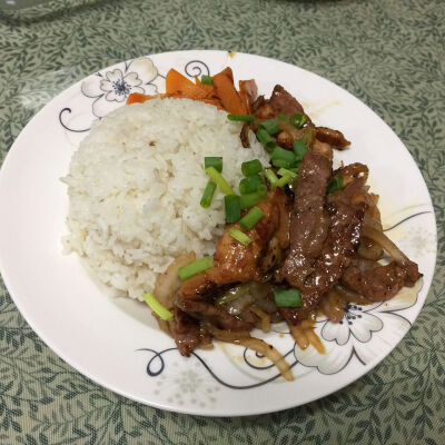 黑椒双拼扒饭