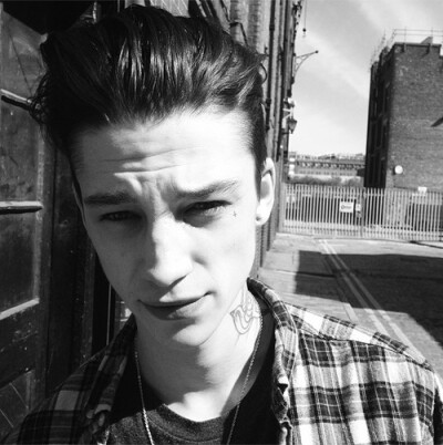 Ash Stymest。