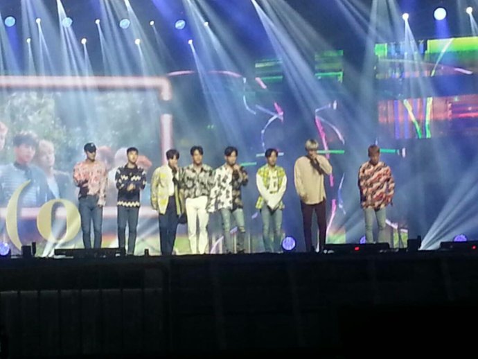 #exo四连百万销量王##EXO# 170902 Music Bank In JAKARTA 彩排EXO将会带来Ko Ko Bop, The Eve, Tender Love, Heaven和LOTTO五首歌舞台. 还有特别舞台灿烈的Stay With Me 图cr.tw 辛苦了! fighting ​​​​