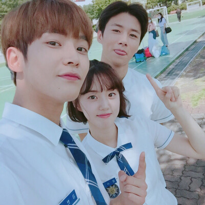 ins：pp__swan
参演韩剧学校2017的小姐姐 超喜欢她