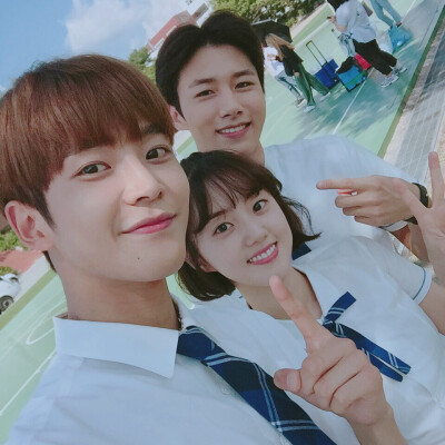 ins：pp__swan
参演韩剧学校2017的小姐姐 超喜欢她