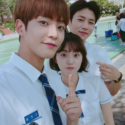 ins：pp__swan
参演韩剧学校2017的小姐姐 超喜欢她