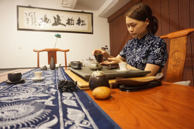 雨嘉，国家高级茶艺师
