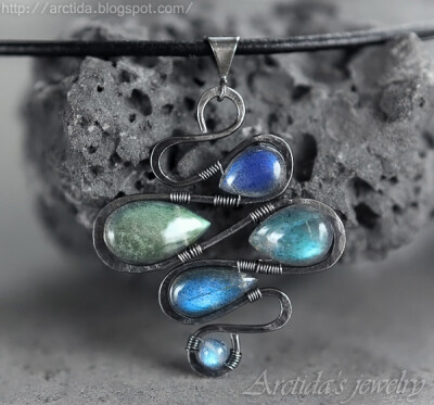 *Asha* Labradorite necklace by Arctida