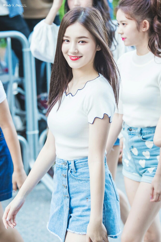 Nancy 李承利 MOMOLAND