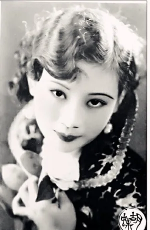 胡蝶(1908.3.23－1989.4.23)，原名胡瑞华，民国第一美女，中国早期最