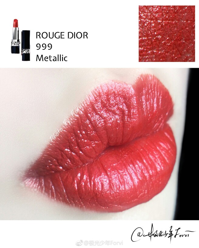 ROUGE DIOR 迪奥 金属 999 Metallic 试色
金属999，新色，大红底色加入细密闪片，没到没朋友了，而且并不会因为加了闪就变得不日常，绝对的锦上添花，有点像唇膏版ysl46唇釉，值得买！
@极光少年forvi