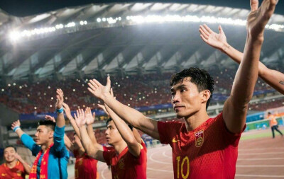 “中国球迷应该为拥有这样一个伟大的队长感到骄傲。他是一个值得尊敬和骄傲的球员，不管是球场外还是球场内。” ​