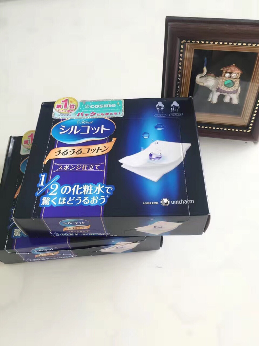 日本unminchg尤妮佳省水1/2化妆棉40枚☺日本Cosme大赏赏第一，擦拭后不变形不掉屑，不含莹光剂，每次化妆水用量只需平时的1/2就可达到百分之百的渗透，让你的化妆水不再浪费！✨✨✨一张是两小片，独特的弧形设计，贴合脸部设计~方便敷水膜喔，两三滴水，全脸，耳朵，脖子都可擦，太给力了配合奥尔滨健康水使用，简直完美