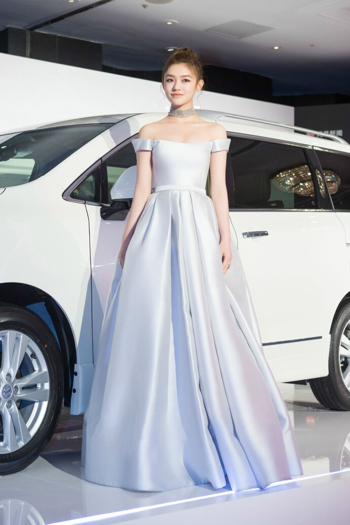 林允 参加网易娱乐跨界盛典