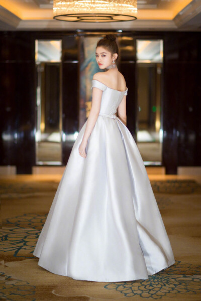 林允 参加网易娱乐跨界盛典