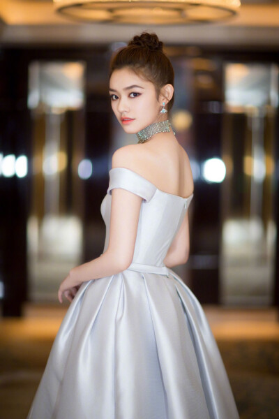 林允 参加网易娱乐跨界盛典