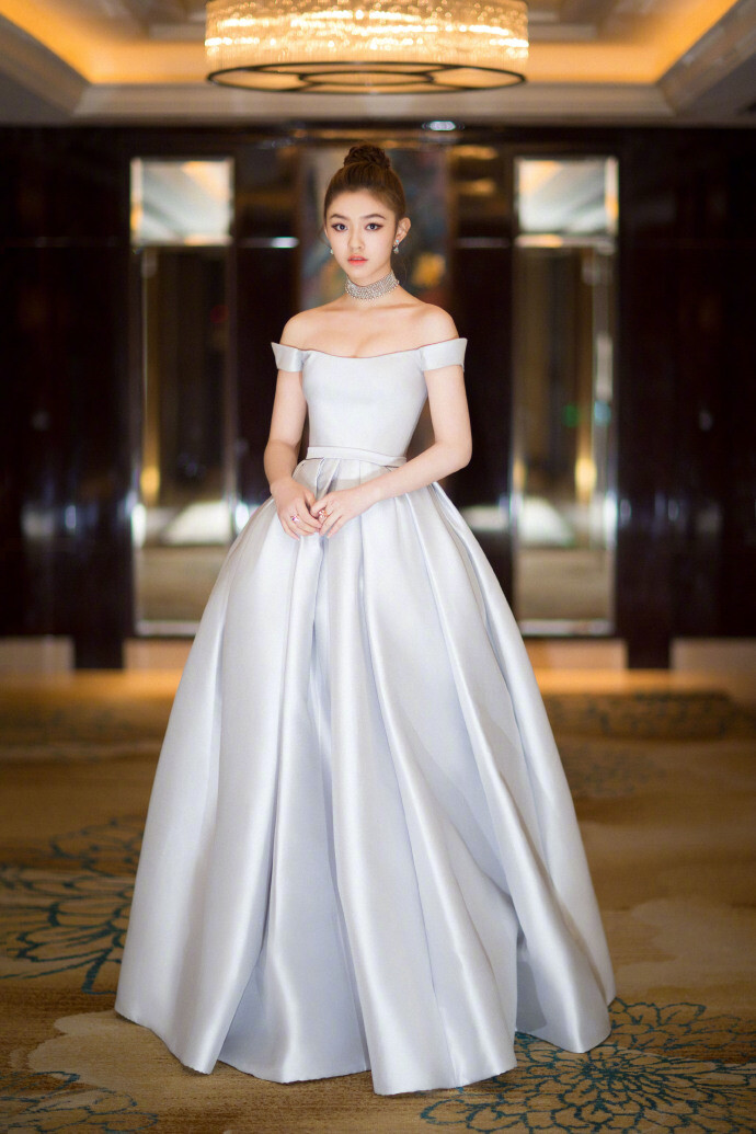 林允 参加网易娱乐跨界盛典