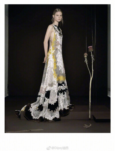 Valentino Haute Couture Fall 2017 Supplement｜每季高定后，意版Vogue都会惯例为华伦拍摄一组艺术大片