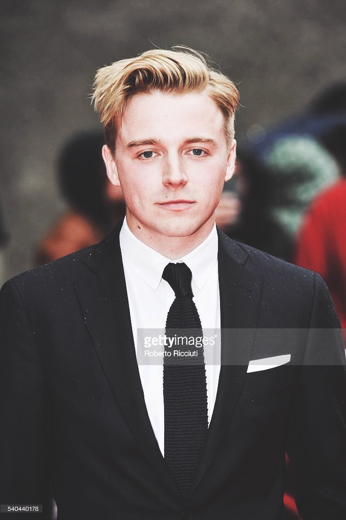 Jack Lowden。敦刻尔克。