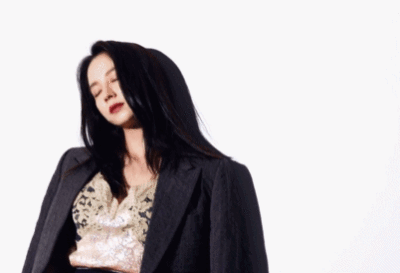 宋智孝 千秀妍 千成林
《VOGUE》拍摄花絮 gif. 动图