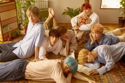 #防弹少年团
LOVE_YOURSELF 承 'Her' Concept Photo L version
〈我从未放弃过爱你，只是从浓烈变得悄无声息〉