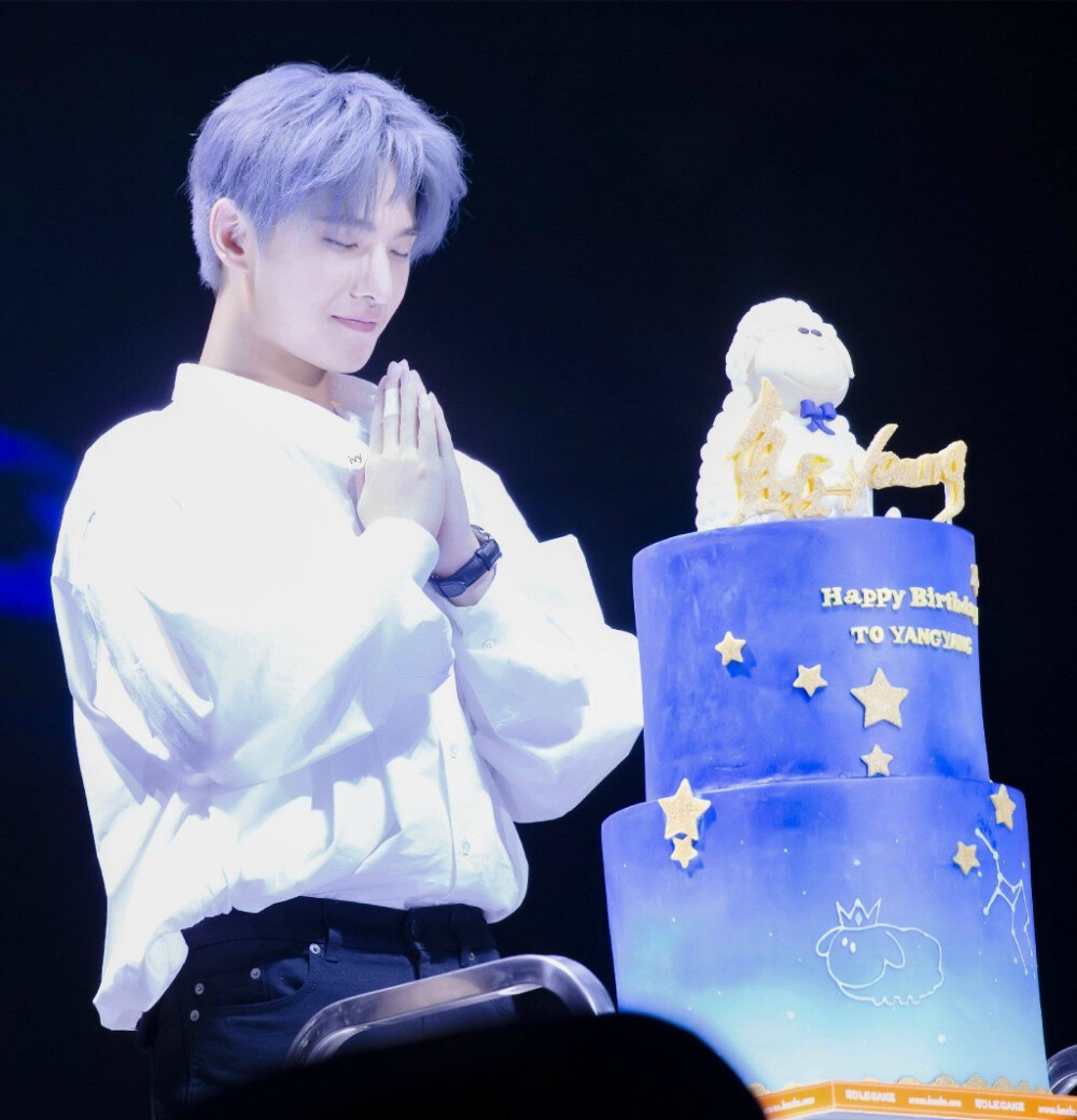 杨洋杨洋生日会赞评论4更多