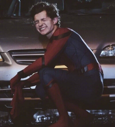 SO CUTE ! 笑得好开心 #Tom Holland#