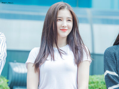 Nancy 李承利 MOMOLAND