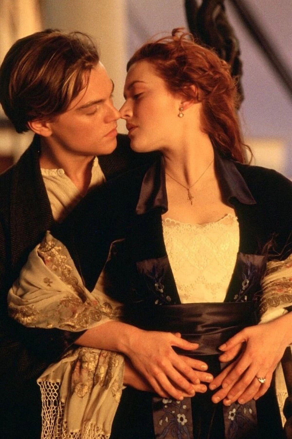 Leonardo DiCaprio and Kate Winslet in Titanic (1997)