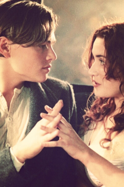 Leonardo DiCaprio and Kate Winslet in Titanic (1997)