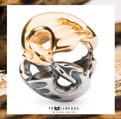 #TROLLBEADS_舞动双龙#是一款带有快乐寓意的珠子。两条相似的龙相互缠绕，象征着自由、爱、和快乐！愿所有喜爱TROLLBEADS的珠友们，都能在这个广阔的世界中找到属于你的另一半，与之相伴、共舞一生！