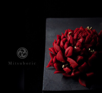 #一日一菓
#菓道 「 #乱菊 」
#wagashi of the Day #mitsuboric
#煉切 製 #針切り