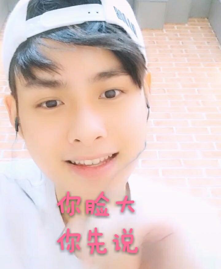 洪雨雷
笑起来如温煦的阳光♡